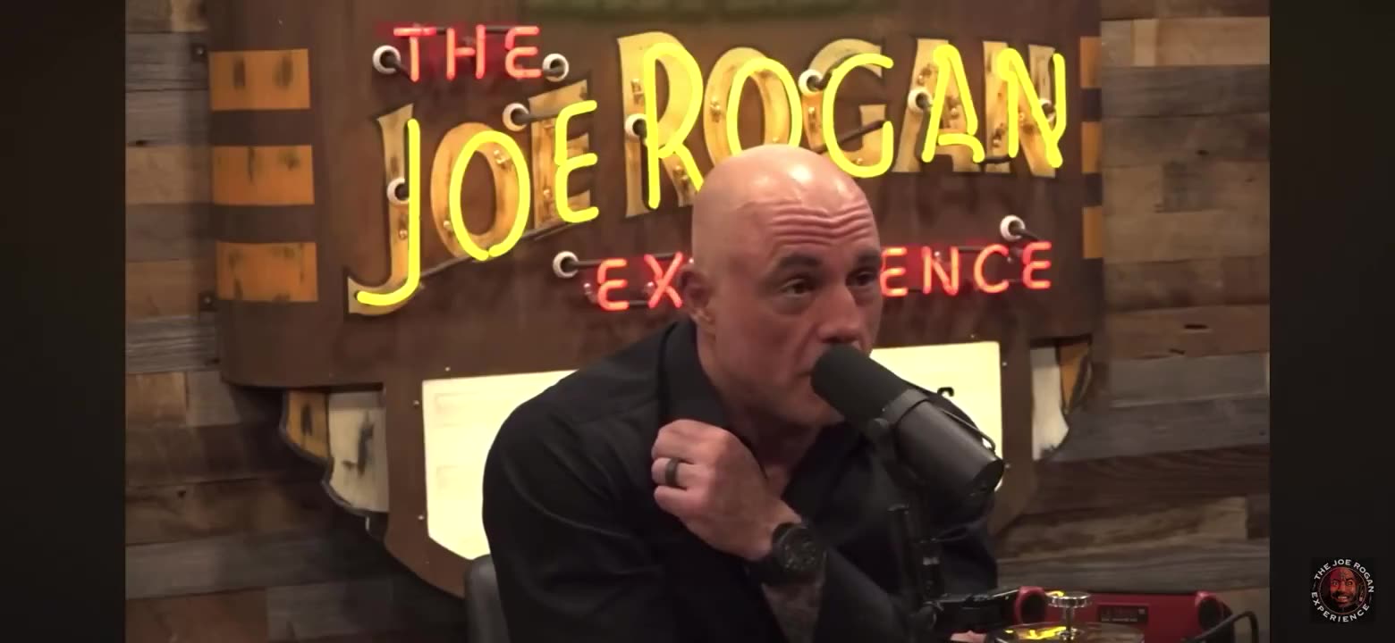 Trump tried to tell Joe Rogan theres life on Mars, and Joe just brushed it off.