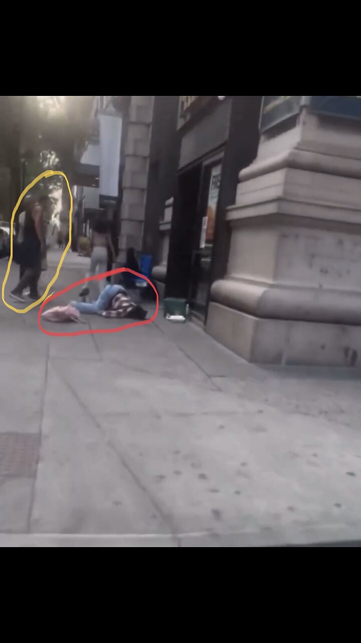 WOMAN FATALLY SHOT🏢🧎♀️🔫🧟♂️ 📸ON SIDEWALK ON PHILADELPHIA STREETS🧎♀️🚏🧟♂️🏢💫