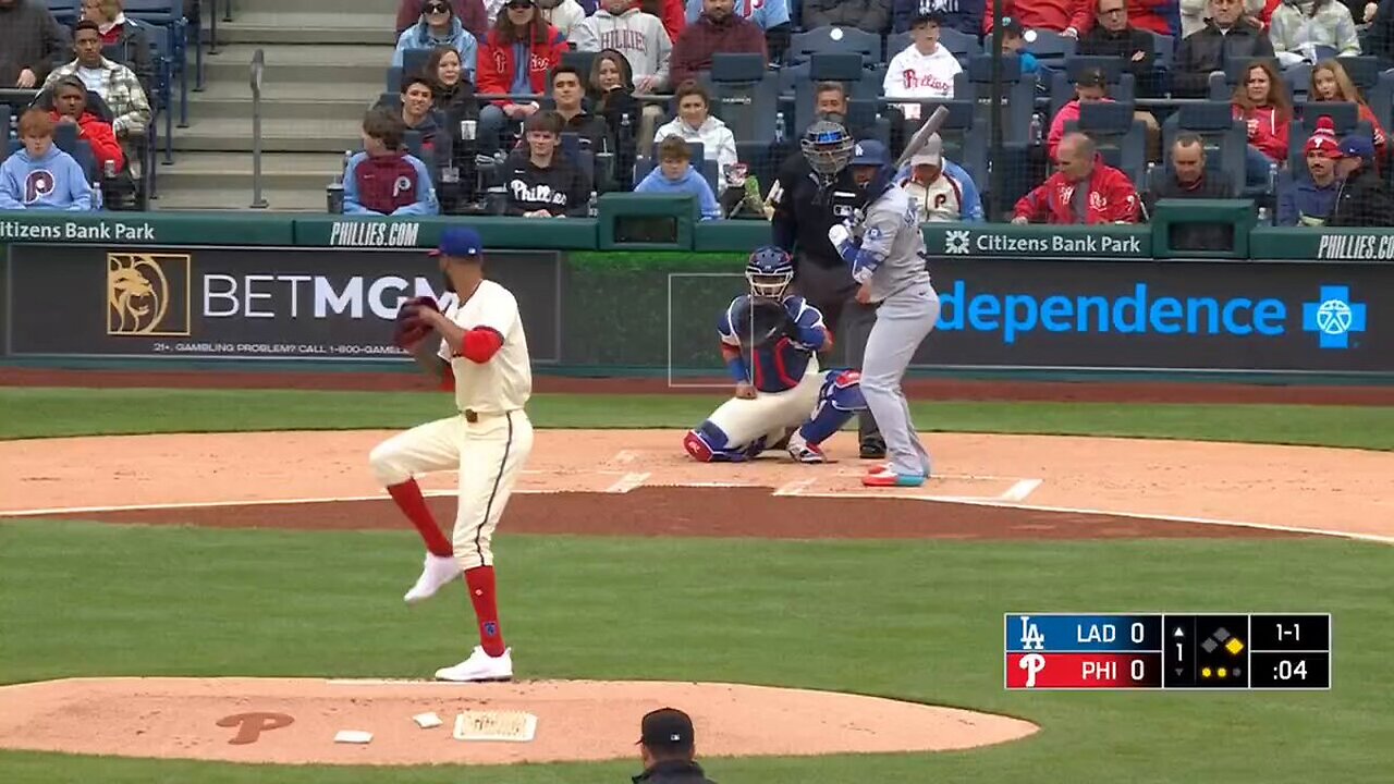MLB - A quick two-run lead courtesy of Teoscar Hernรกndez.