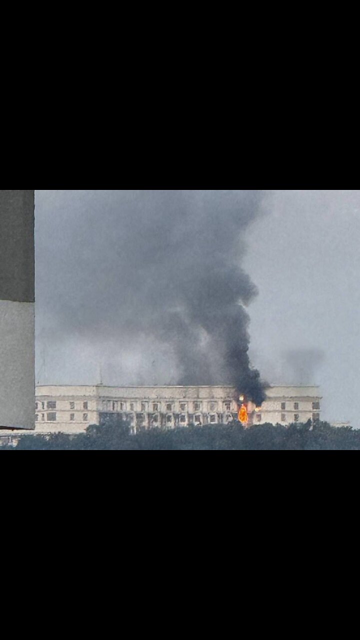 π€¬ Russia launched a major drone and missile strike on Kyiv, causing a fire at