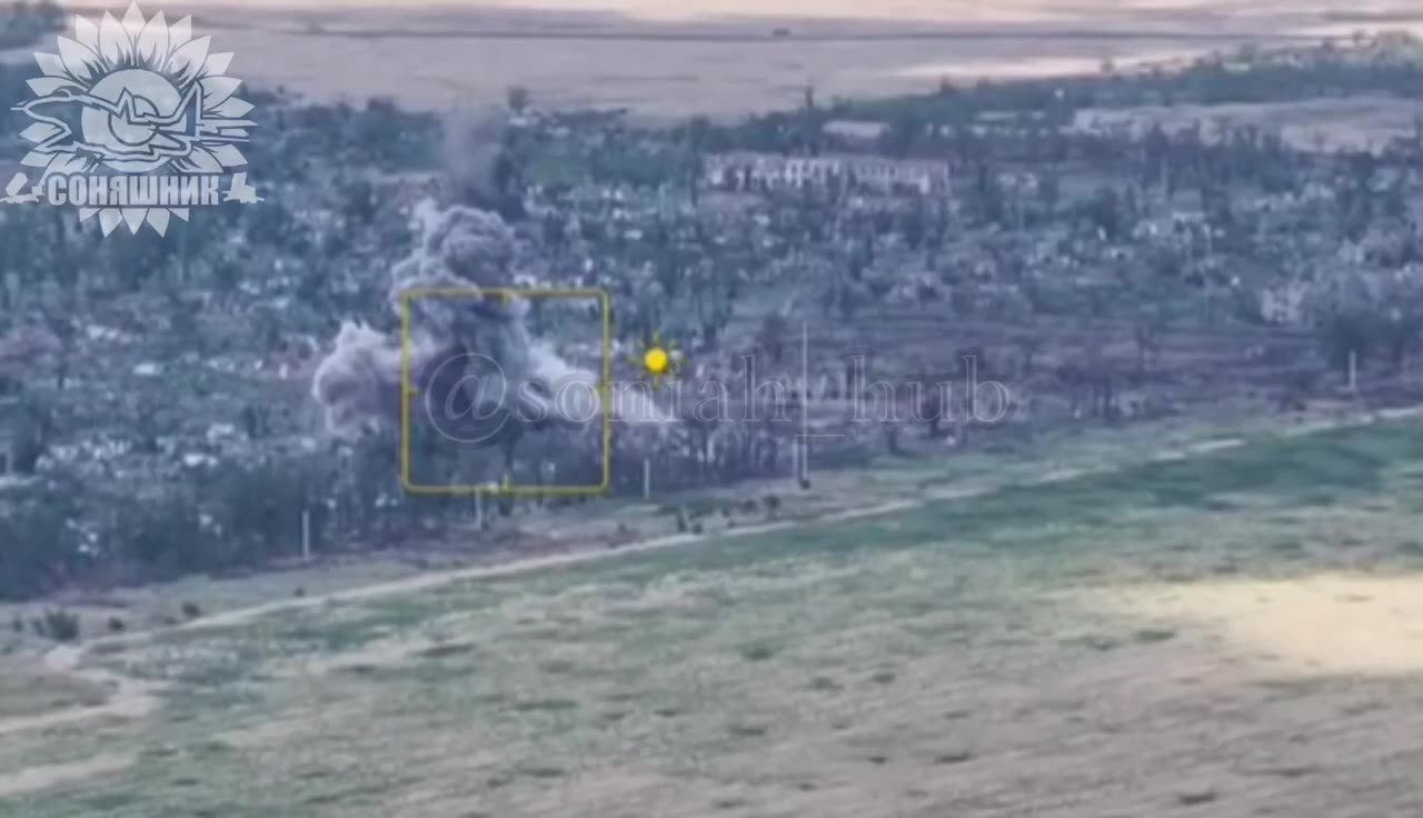 πΊπ¦βοΈπ£ Ukrainian Su-27 used GBU-62 bombs to destroy the enemy drone base and headquarters
