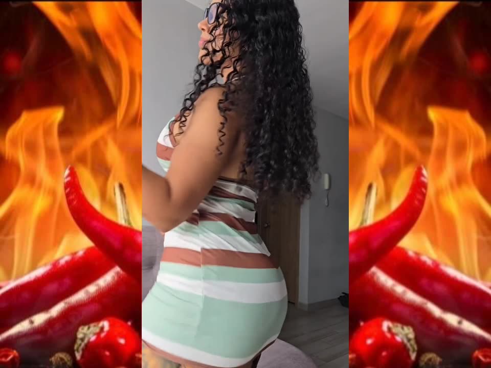 π Pretty Lady With Glasses Shaking That Thang π