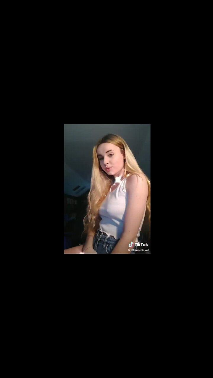 TOP TikTok girls / no bra dancing girls THOT