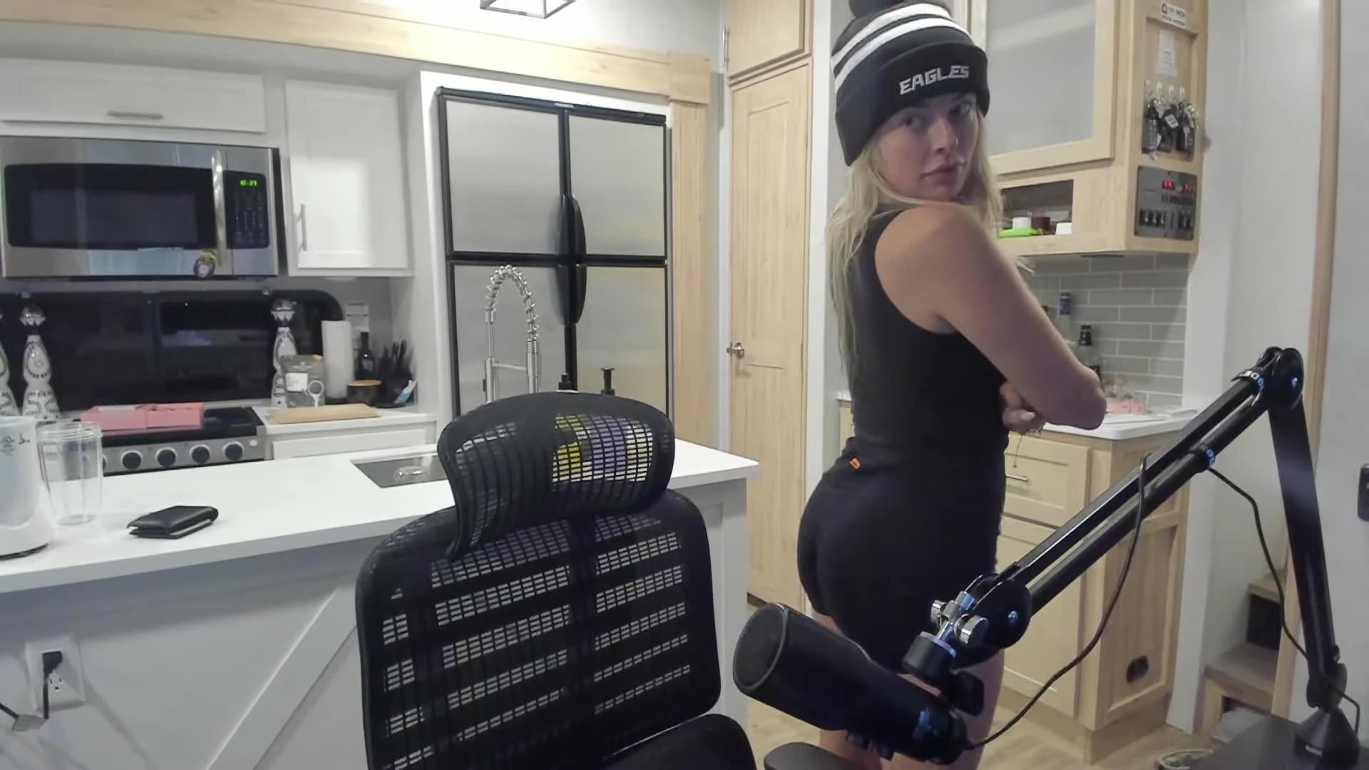 Her Curves🤯