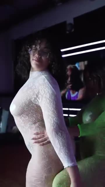 Sexy Curves in Sync