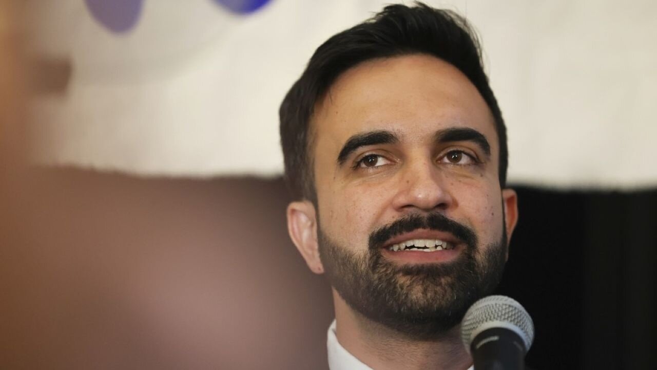 Grinner Is Served: Mamdani Eerily Smiles When Told Jeffries Doesnt See Him As Dem Partys Future