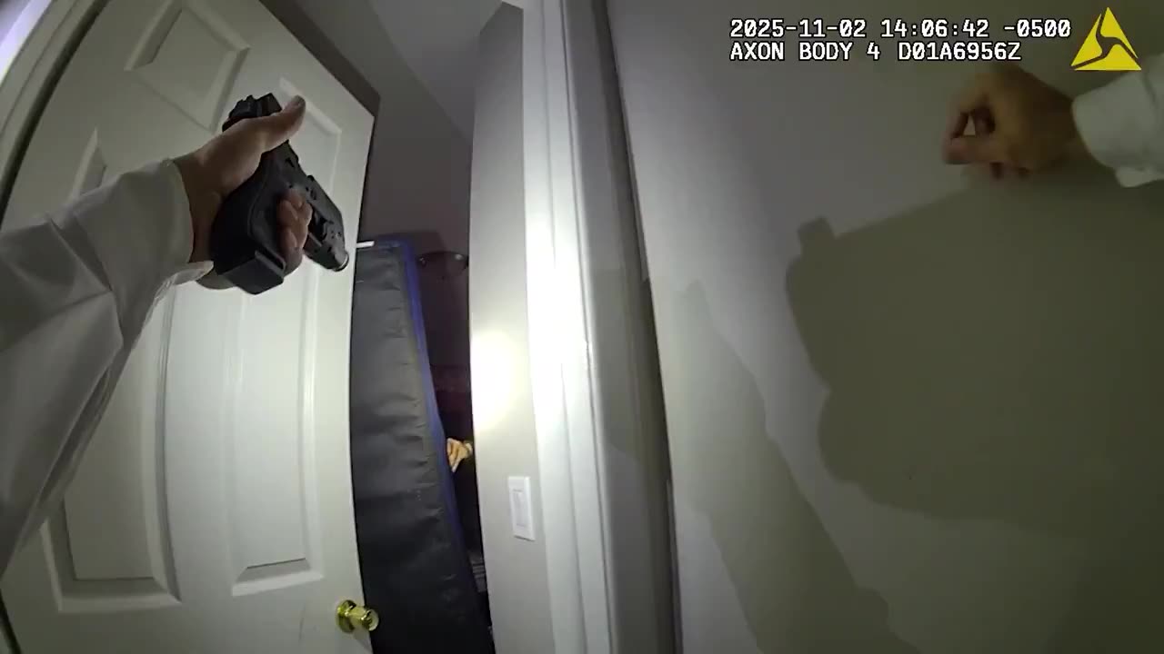 Cop saves kid being choked by armed suspect