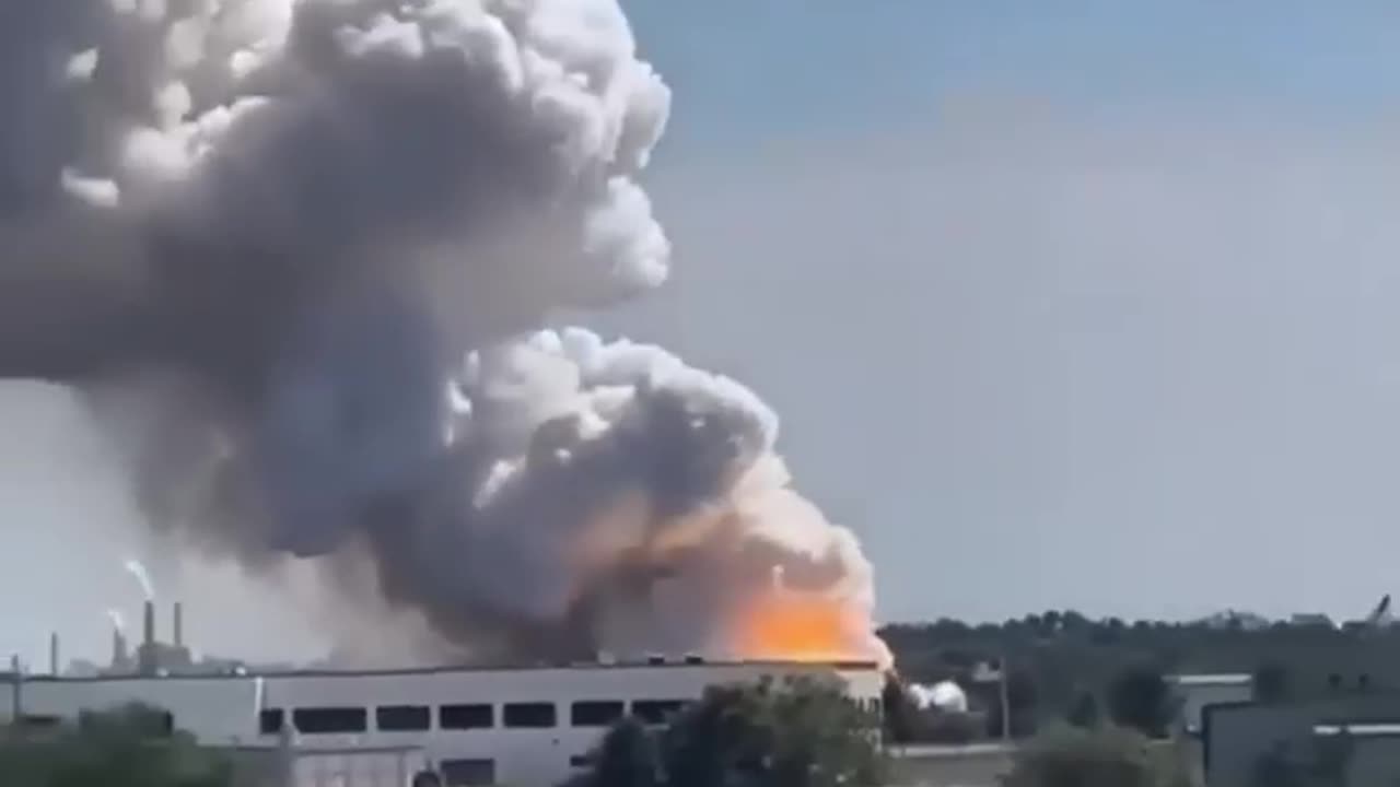 Shelter-In-Place Order Issued In Newburgh, Indiana As Crews Battle Big Chemical Fire