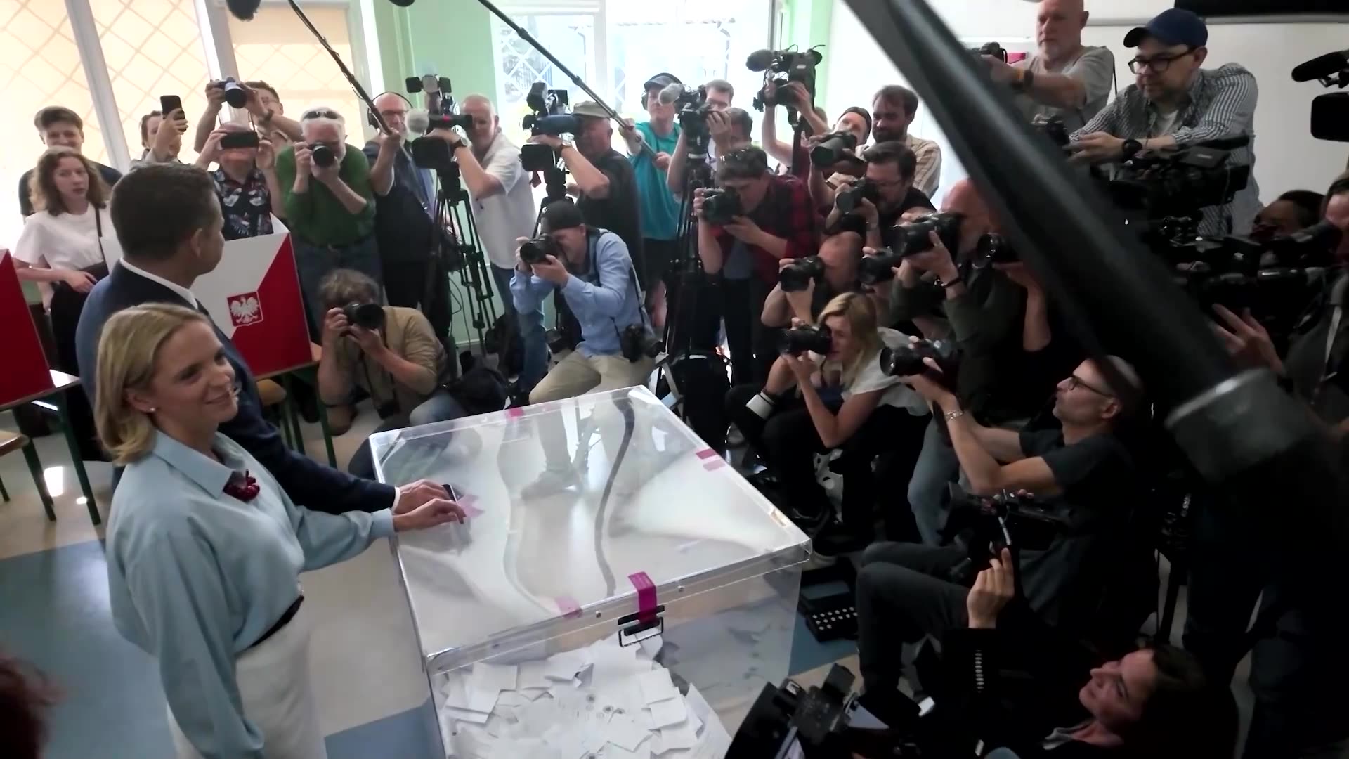 Polands presidential candidates cast votes in tight runoff race
