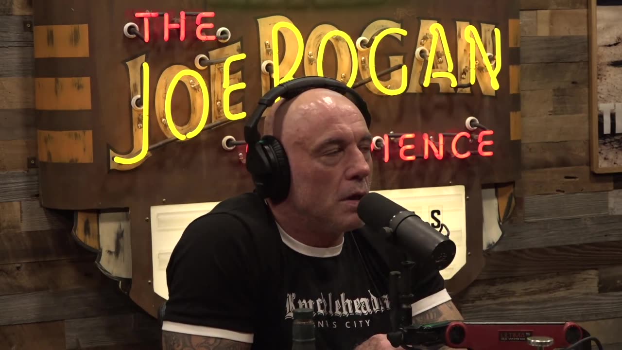 Joe Rogan Experience #2538 - Joe DeRosa thumbnail
