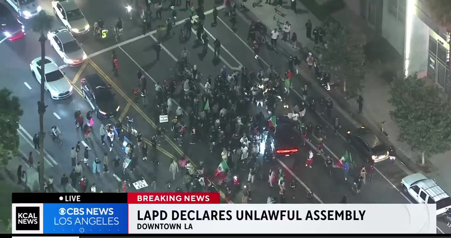 🚨 JUST IN_ MASSIVE street fights breaking out
