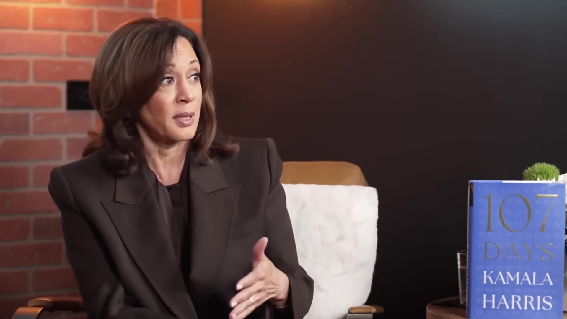 Kamala says she was playing 3 -dimensional chess during the campaign against Trump 💀