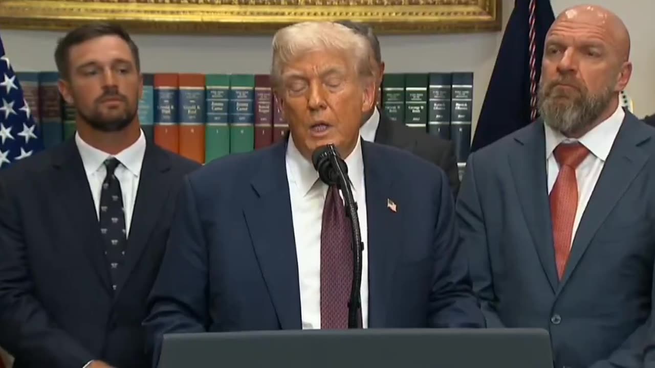 A reporter tells Trump that Russia just bombed Kyiv