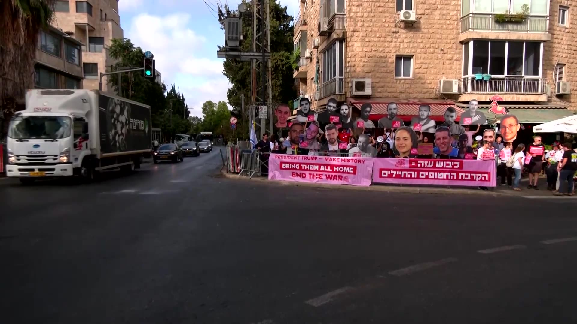 Israelis protest outside PMs residence, demand Gaza war end