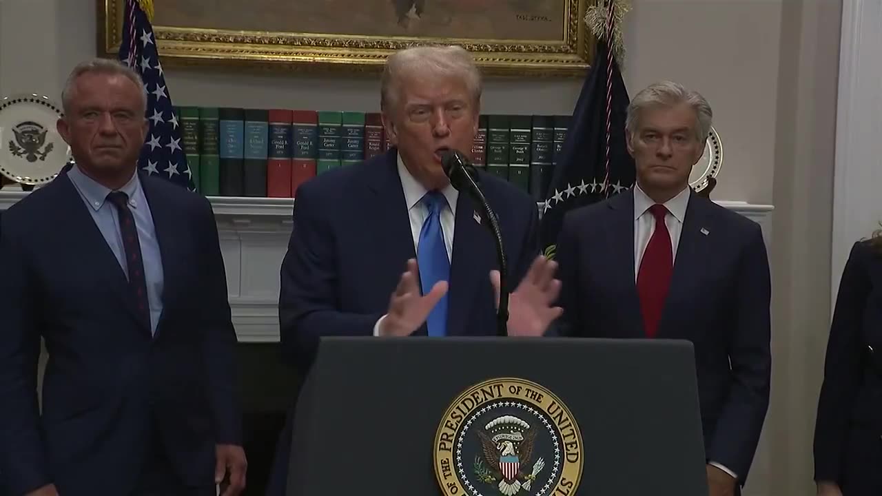 Trump wraps up his batshit news conference by again insisting DONT TAKE TYLENOL!