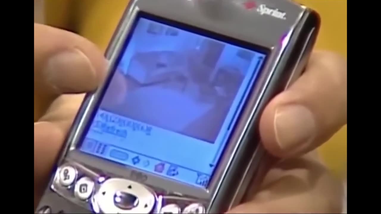 This Was the Newest and Most Advanced Tech Available in the Year 2000 💻📱👩🏻‍💻📡
