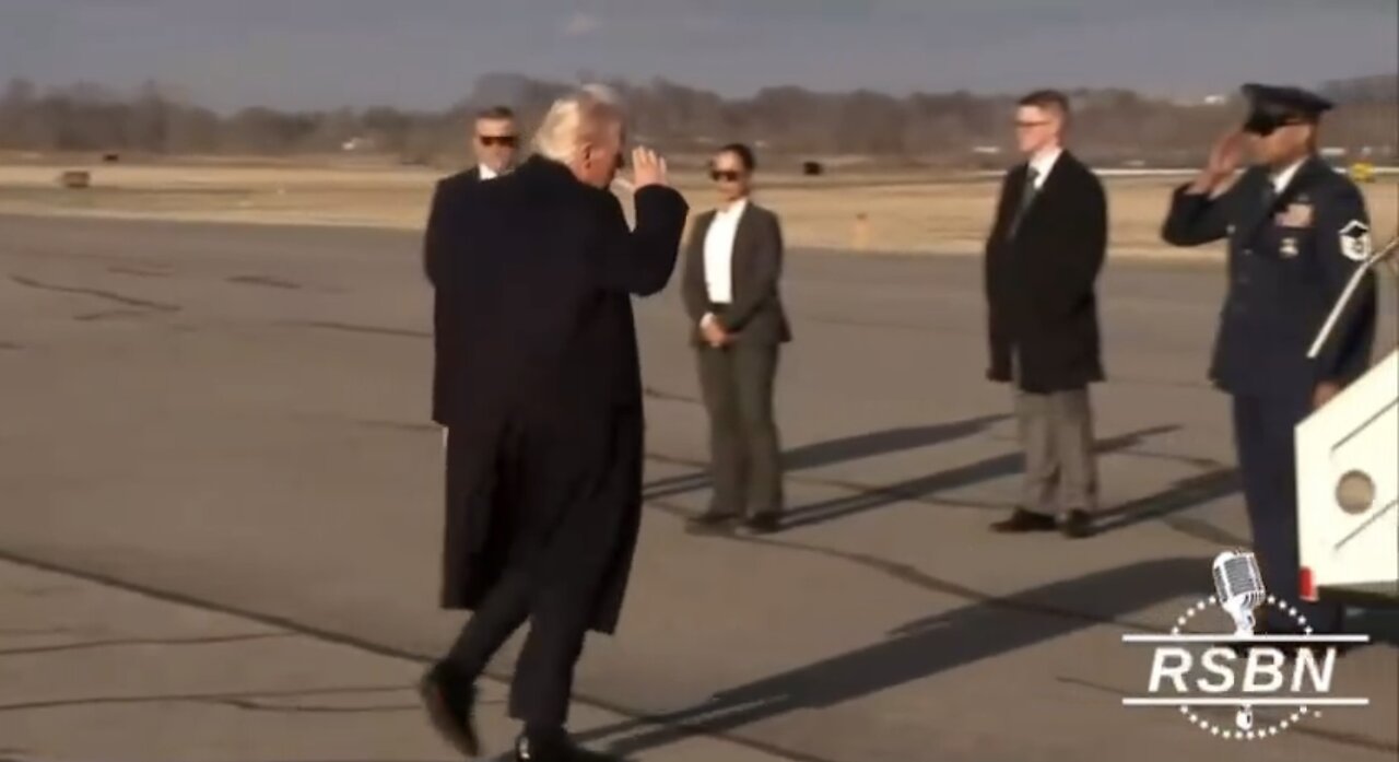 TRUMP❤️🇺🇸🥇🪽🕺DEPARTS FOR PHILADELPHIA🤍🇺🇸🏅🪽🤼♂️ON AIR FORCE ONE💙🇺🇸🏅🛫🛣️⭐️