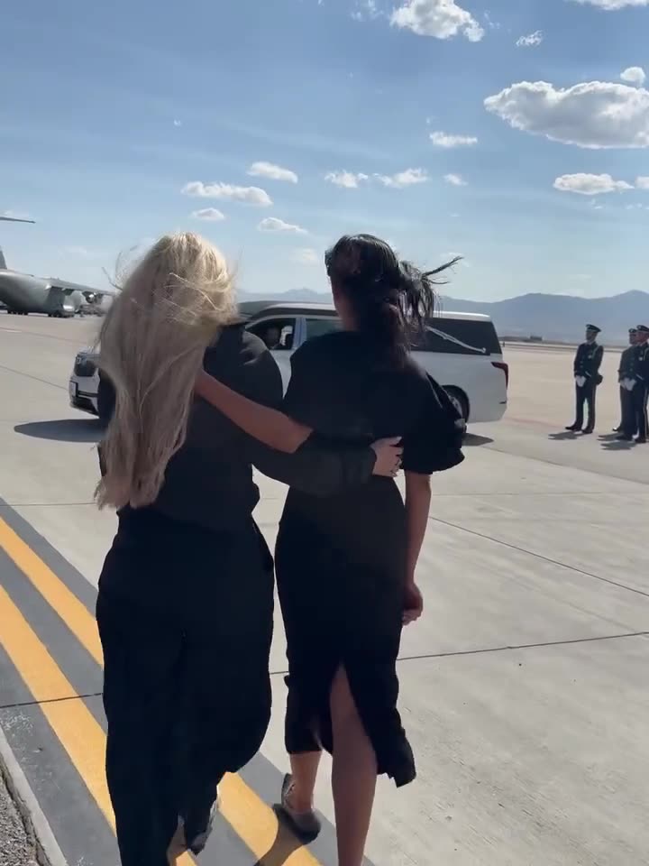 Charlie Kirk’s Widow Breaks Down Over His Open Casket