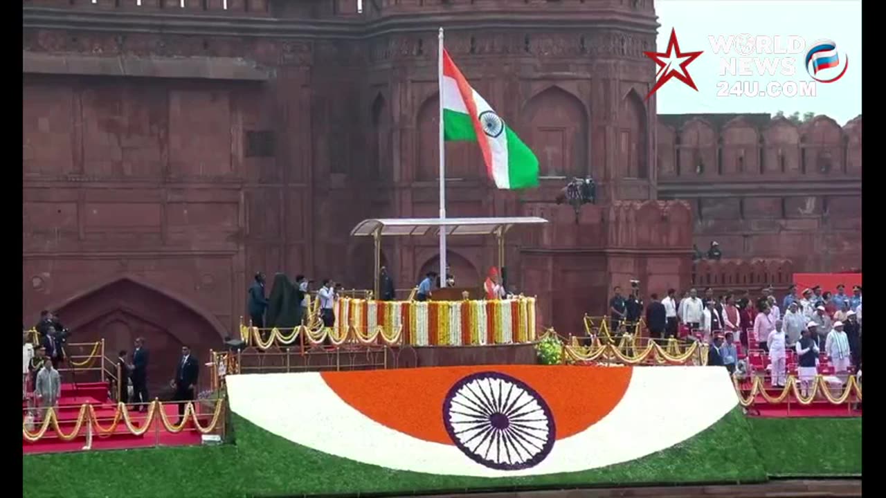 The flag of Operation Sindoor was hoisted on the Mi-17 helicopter flying over the Red Fort