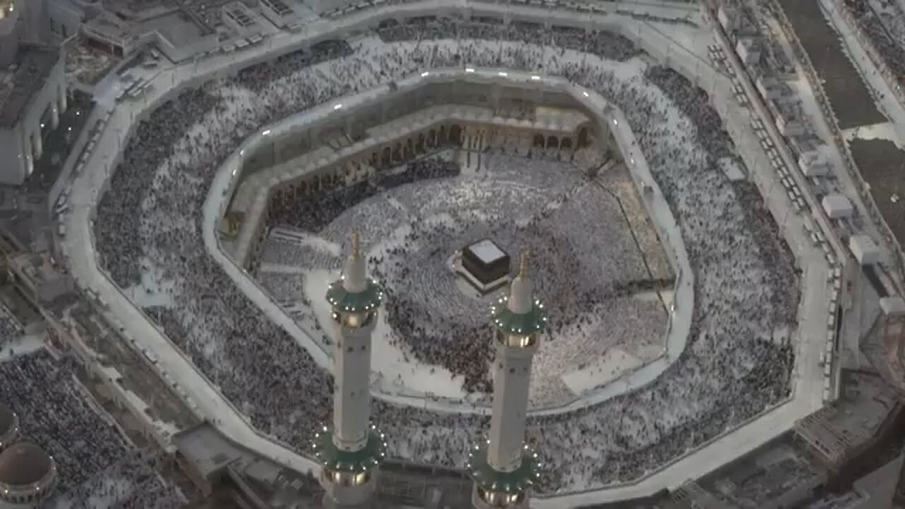 TIME LAPSE : Muslim worshipers perform Tawaf and pray around the Kaaba in Makkahs Grand Masjid