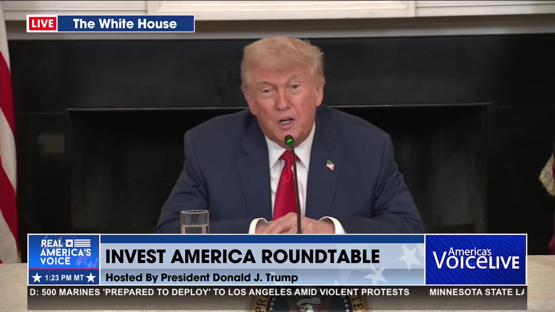 REPORT TRIES TO TRAP TRUMP - HE DOESNT FLINCH!