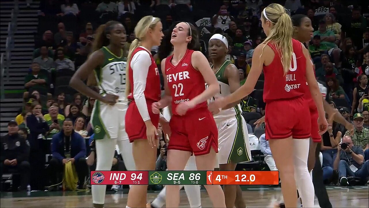 🤕 CAITLIN CLARK INJURES GROIN WITH 12secs LEFT | Indiana Fever WNBA womens basketball