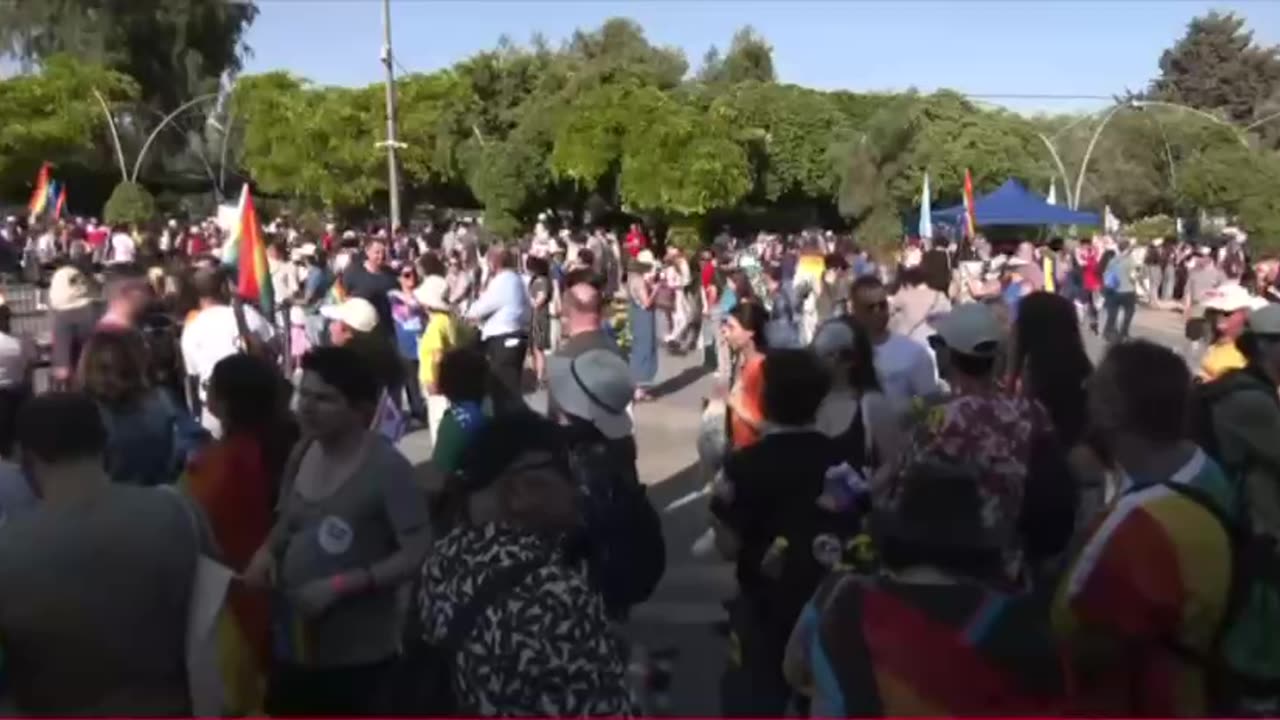1000s march thru Jerusalem under tight security for annual Gay Pride Parade