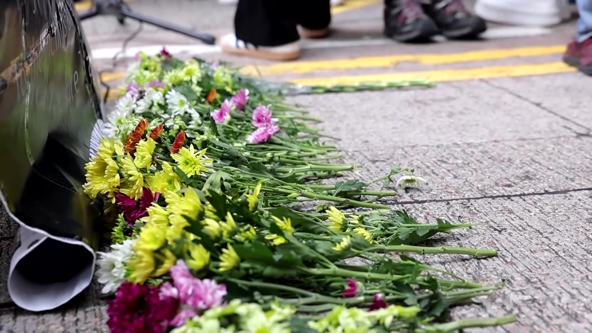 Hong Kongs Filipinos, Indonesians pray for fire victims