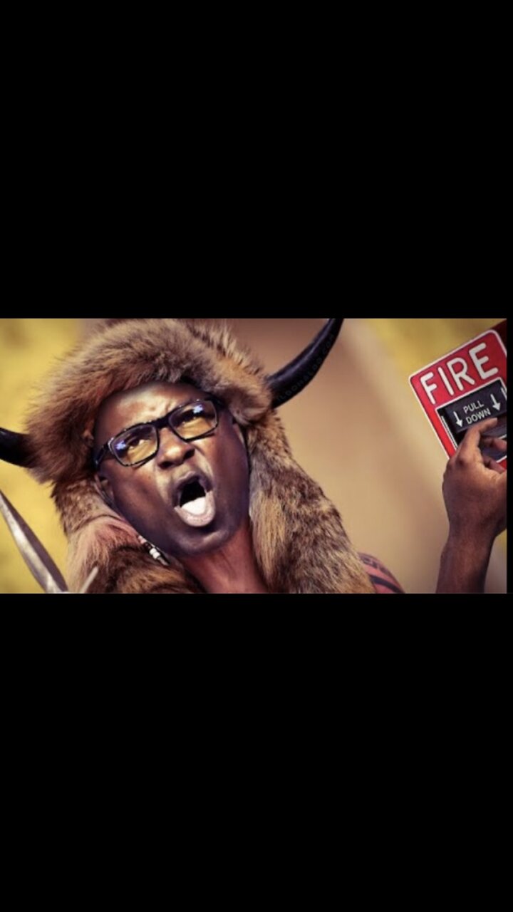 DEMOCRAT REP.🎭🕹️🔔🔥CAUGHT ON CAMERA PULLING FIRE ALARM INSIDE CAPITOL BUILDING📸🕹️🏛️♨️🚒