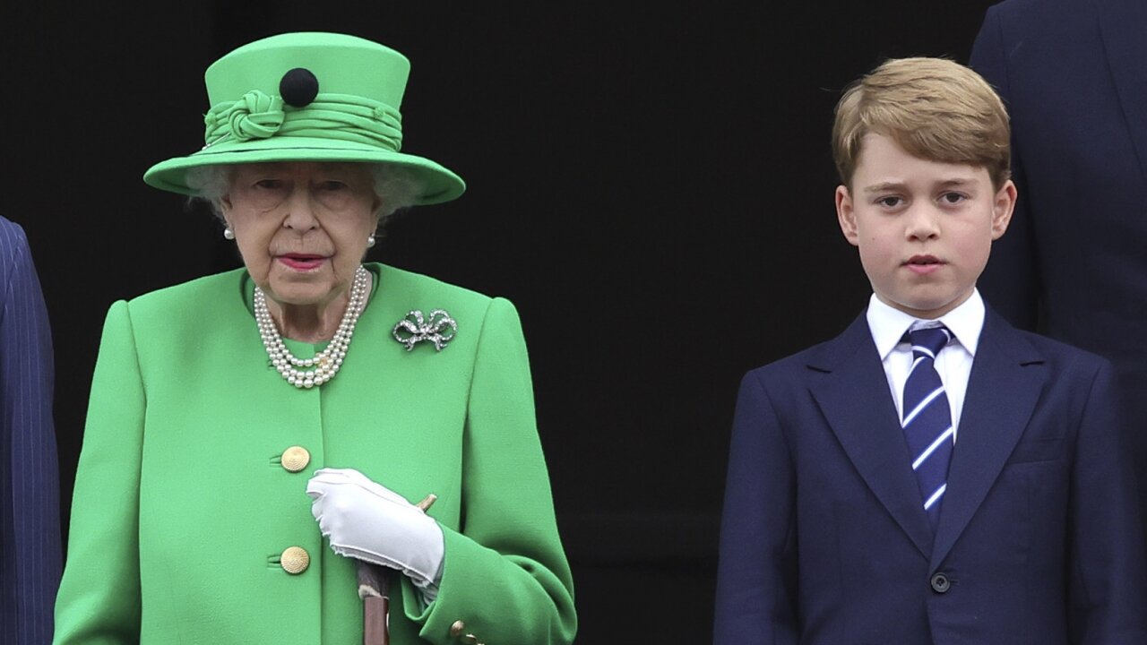A Weekend Full Of Festivities Marks The Queens 70-Year Reign
