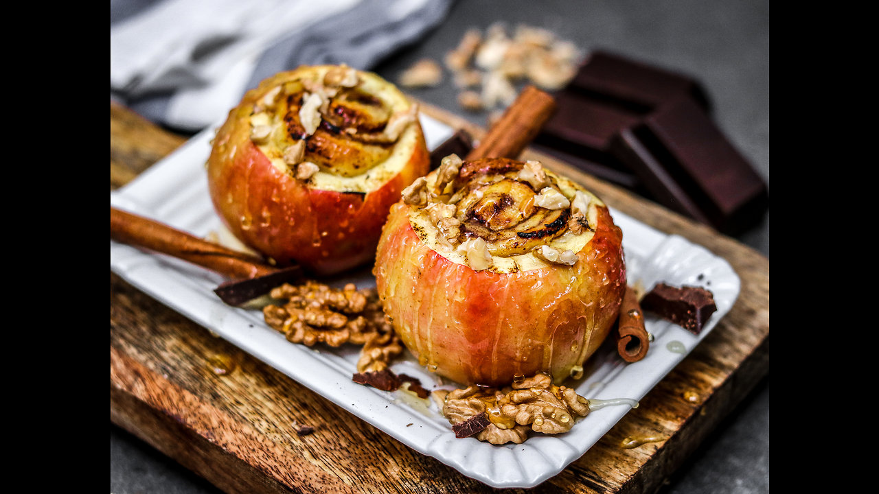Bratapfel mit Zimtschnecke gefüllt