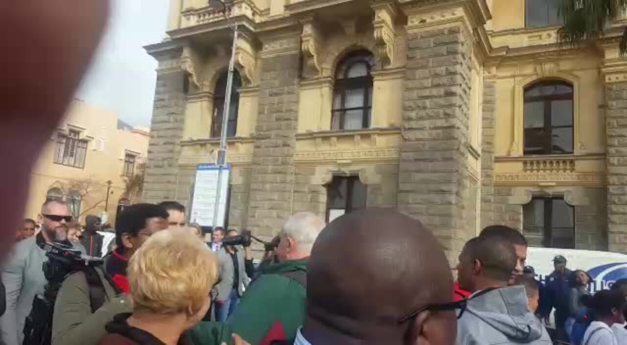 UPDATE 2: Elders and ordinary citizens march in Cape Town in honour of Mandela (V6w)