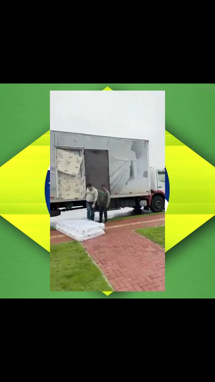 Revista Oeste segue levando ajuda ao povo gaúcho, parabéns Ana Paula Henkel, citada no vÃdeo.