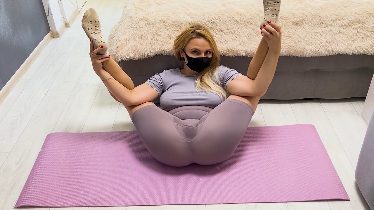 Housewife Spreading & Stretching ❤ Womens athletics Yoga ❤