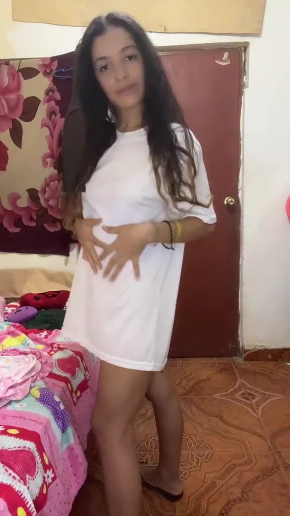 Twerk in dress 043