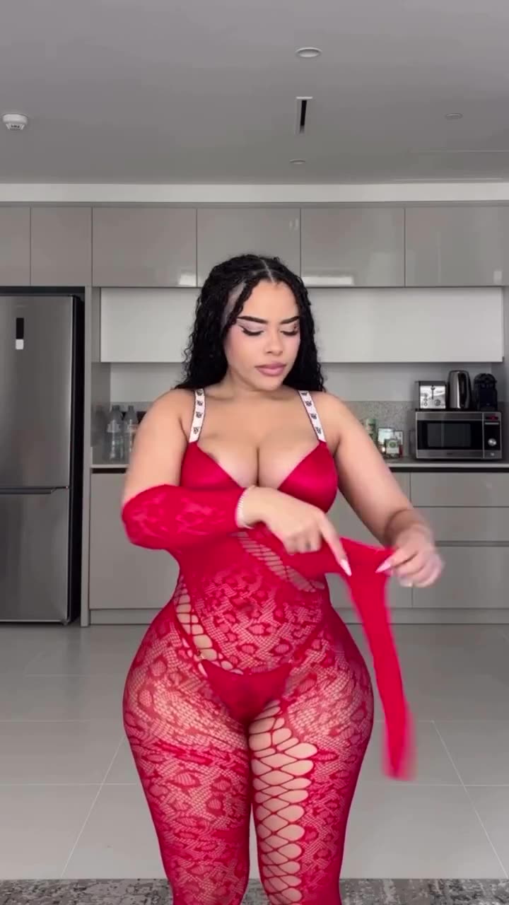 Twerk in dress 049