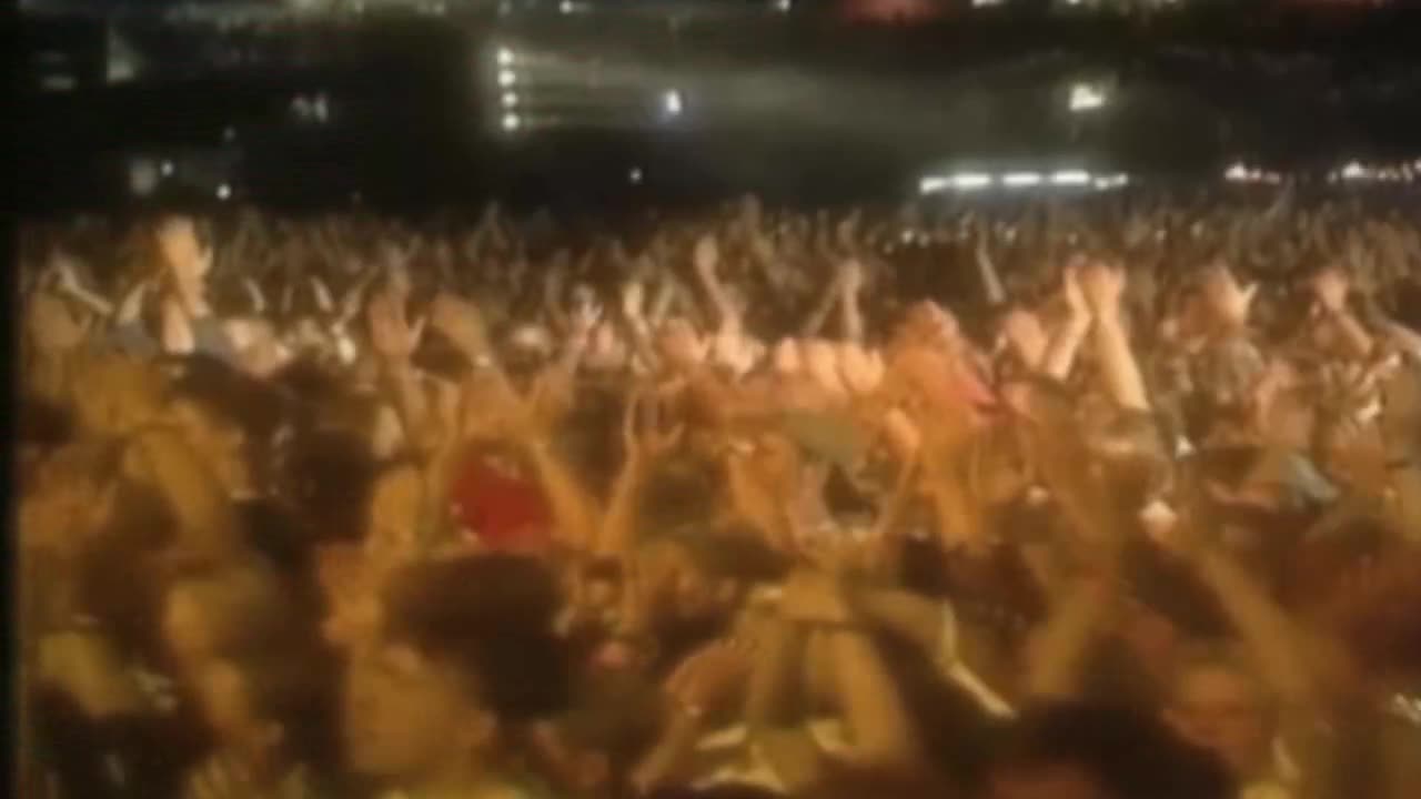 Fans de Tina Turner homenajean con flores y velas a la ‘Reina del Rock’ en su casa de Suiza