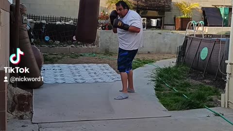 Old School Leather Punching Bag Workout Part 21. Light Thai boxing Work!