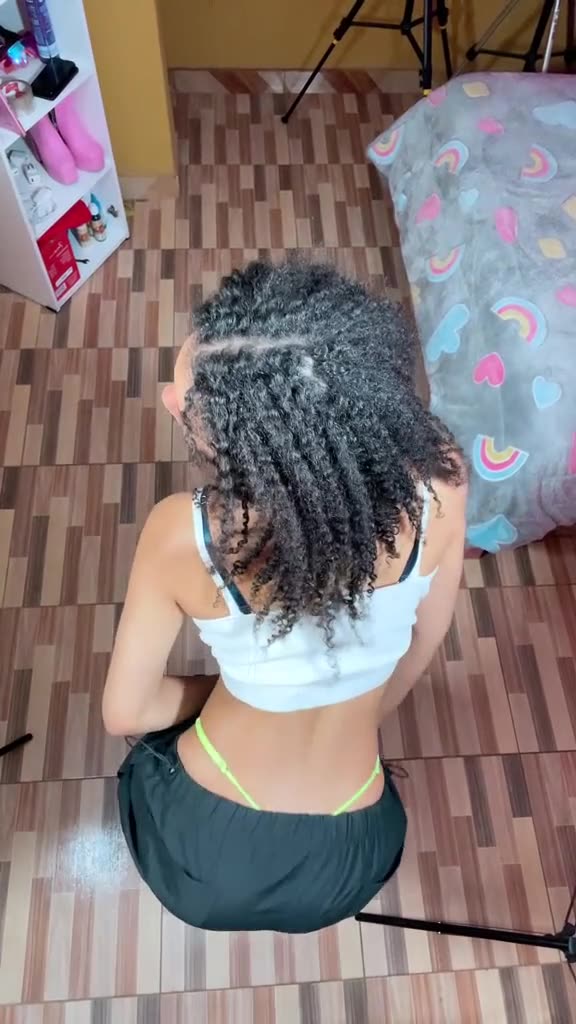 Twerk in dress 033