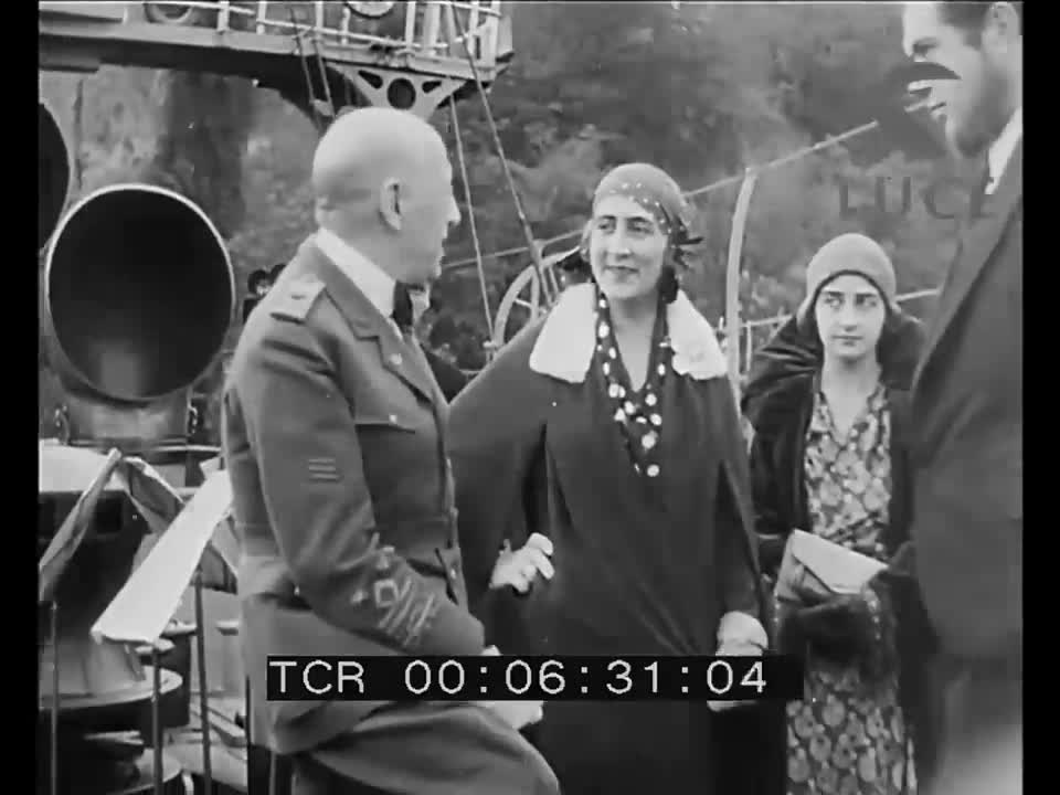 Gabriele DAnnunzio in un video dellIstituto Luce