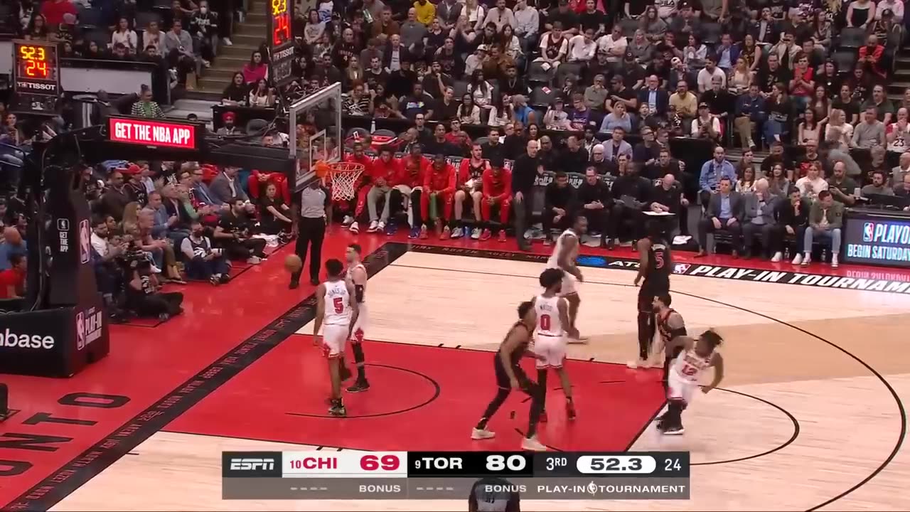 DeMar DeRozans daughter screaming when the Raptors shoot free throws 😂