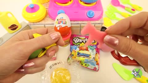Shopping Cart with Surprise Toys Play Doh Kinder Eggs Smile Balloon Shopkins Finger Family Song