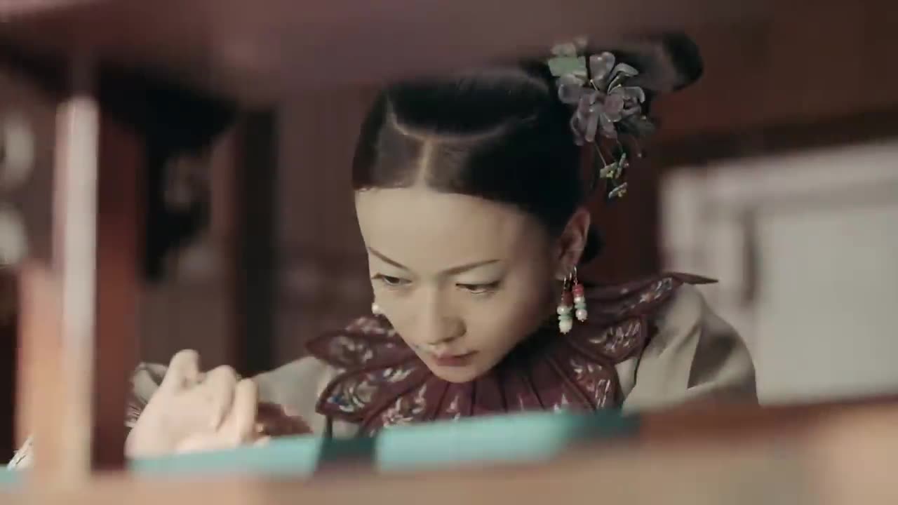 綉畫🌹純貴妃搶了魏瓔珞刺綉獻給太后,可皇上一眼就看出,這是魏瓔珞的作品!_ 延禧攻略Chinese Drama