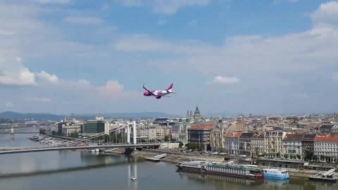 Commercial Jet Performs Low Flyby Over Budapest