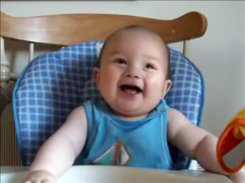 aydans funny laugh - hes a happy baby!